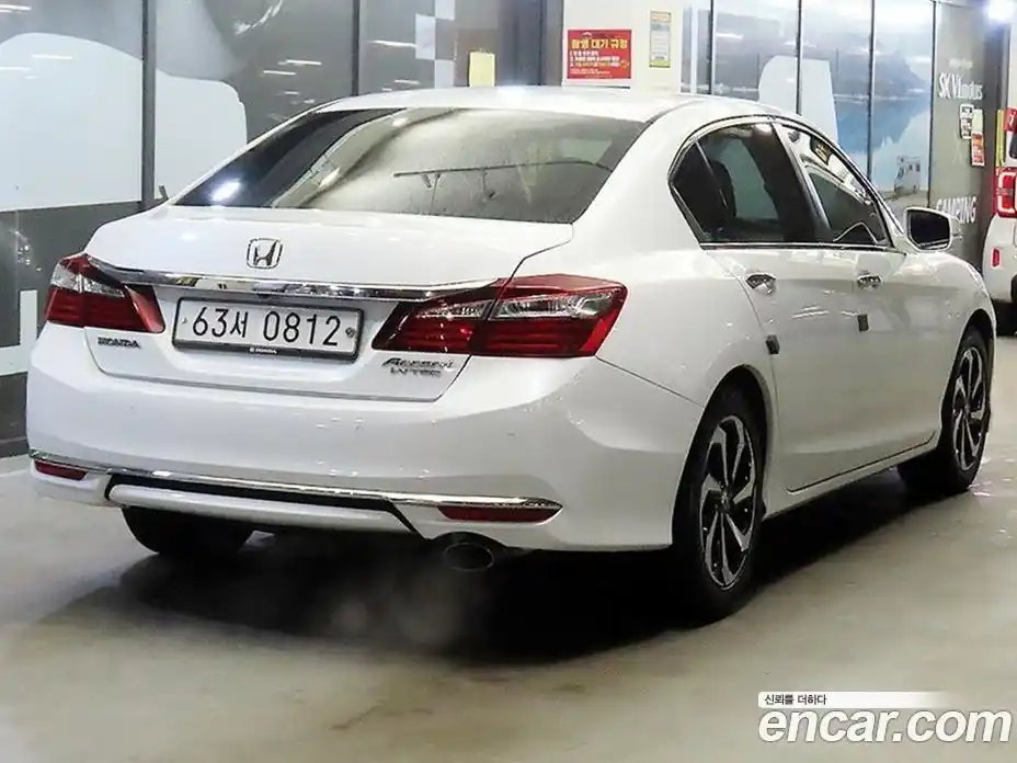 Honda Accord 2016 2.4 Автомат в Москве № 232970, фото 4