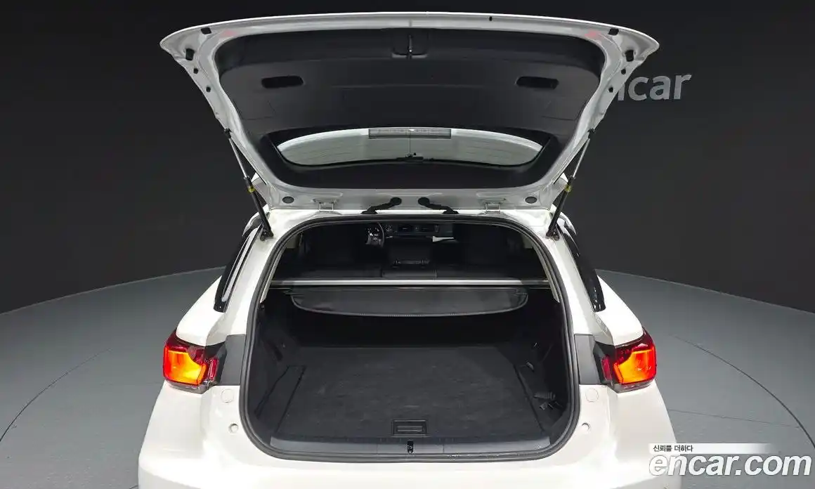 Lexus CT200h 2018 1.8 Автомат в Москве № 275583, фото 20