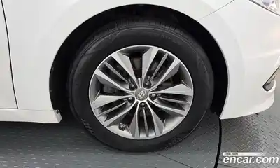 Hyundai Grandeur 2015 2.4 Автомат в Москве № 2763, миниатюра 10