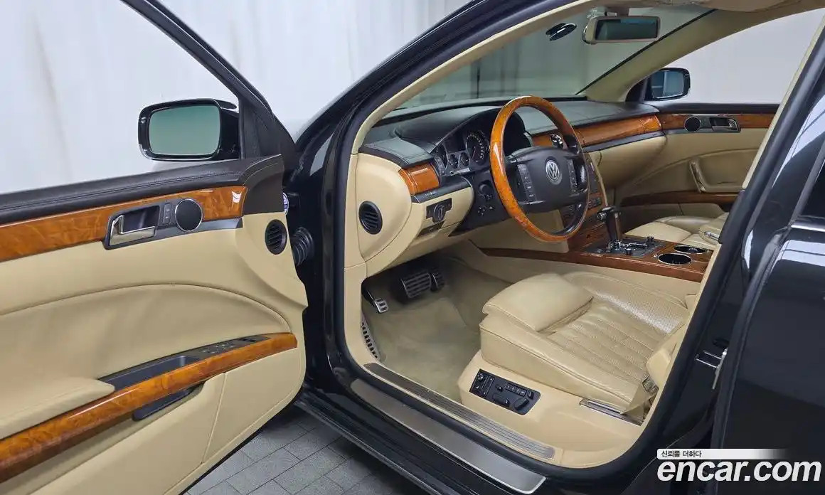 Volkswagen Phaeton 2006 6.0 Автомат в Москве № 277614, фото 10