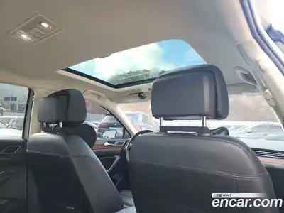 Volkswagen Passat 2018 2.0 Автомат в Москве № 277978, миниатюра 9