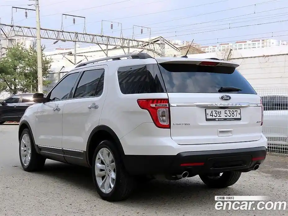 Ford Explorer 2015 3.5 Автомат в Москве № 281960, фото 3