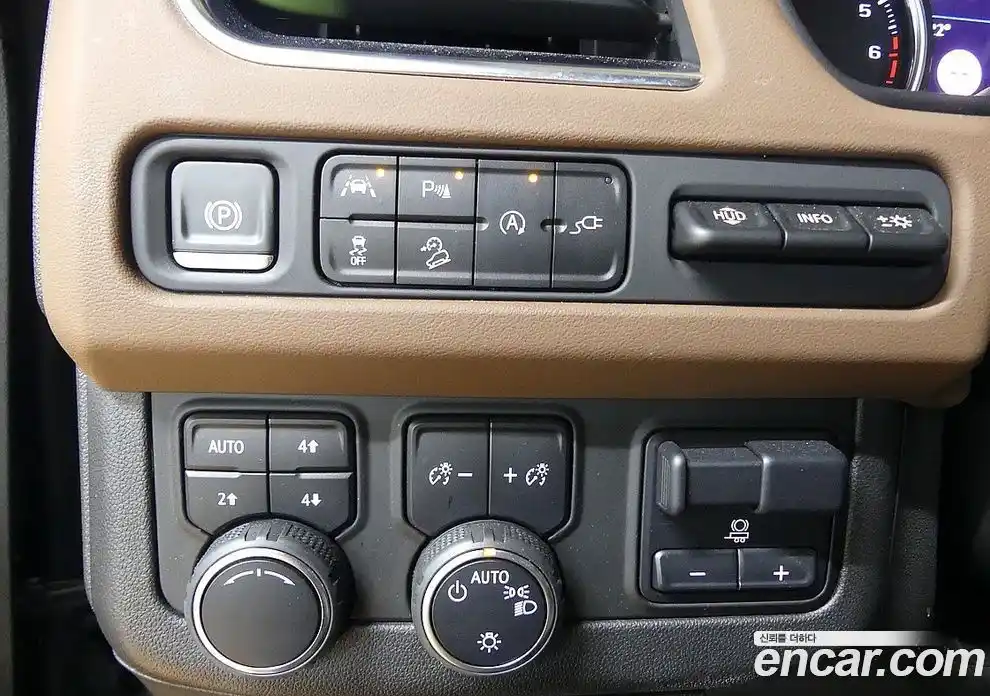 Chevrolet Surburban 2021 6.2 Автомат в Москве № 375165, фото 12