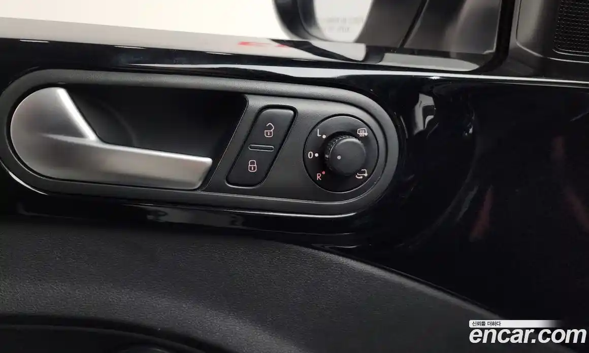 Volkswagen Beatle 2013 2.0 Автомат в Москве № 432441, фото 14