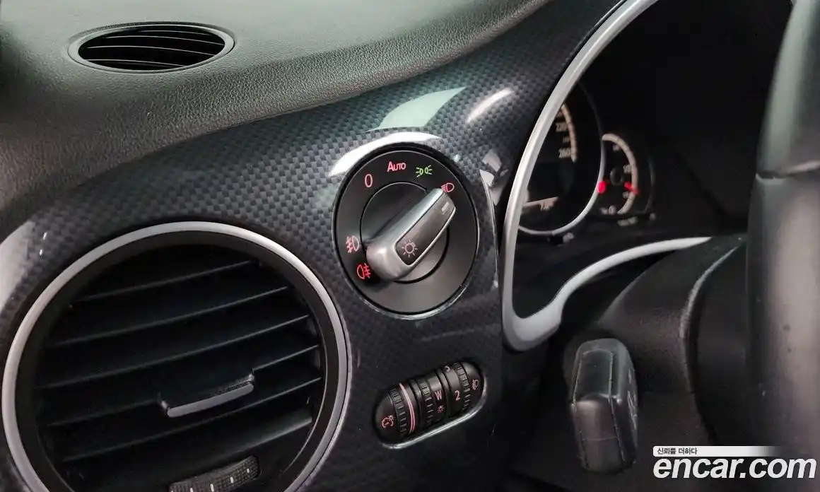 Volkswagen Beatle 2013 2.0 Автомат в Москве № 432441, фото 15