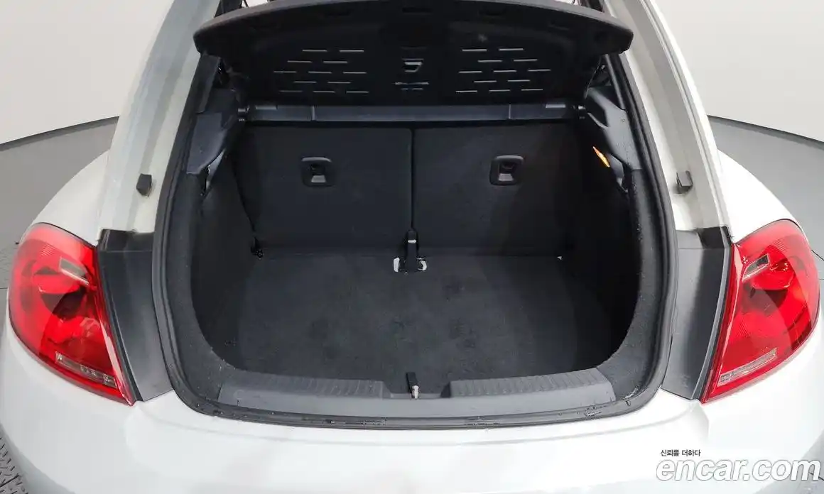 Volkswagen Beatle 2013 2.0 Автомат в Москве № 432441, фото 20