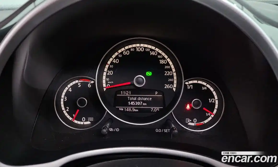 Volkswagen Beatle 2013 2.0 Автомат в Москве № 432441, фото 8