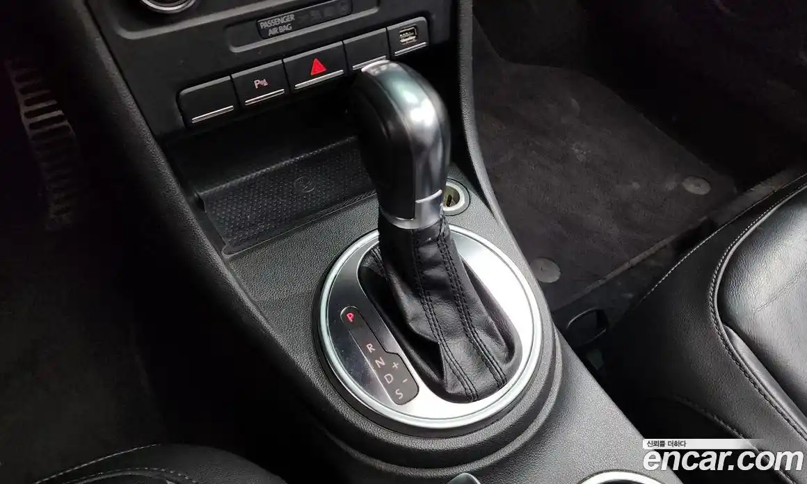 Volkswagen Beatle 2013 2.0 Автомат в Москве № 432441, фото 9