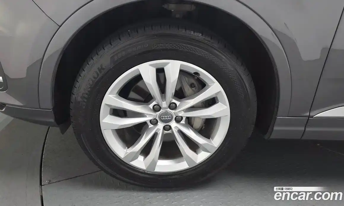 Audi Q7 2019 2.0 Автомат в Москве № 496837, фото 4