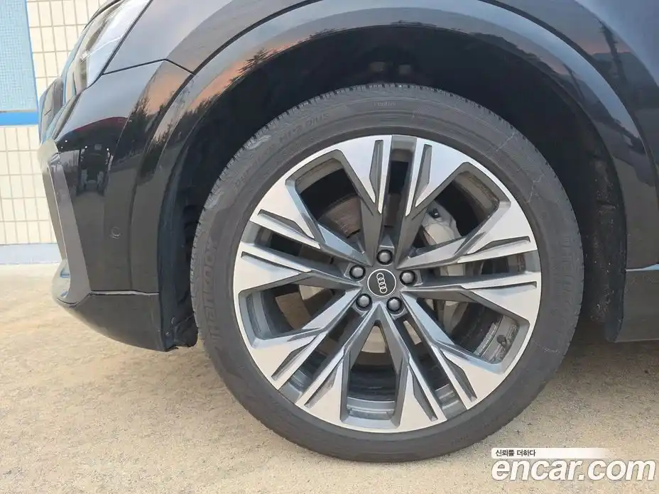 Audi Q8 2025 3.0 Автомат в Москве № 497276, фото 13