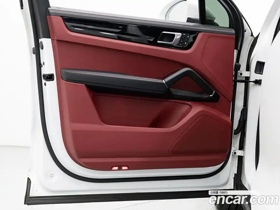 Porsche Cayenne 2023 3.0 Автомат в Москве № 498136, фото 14