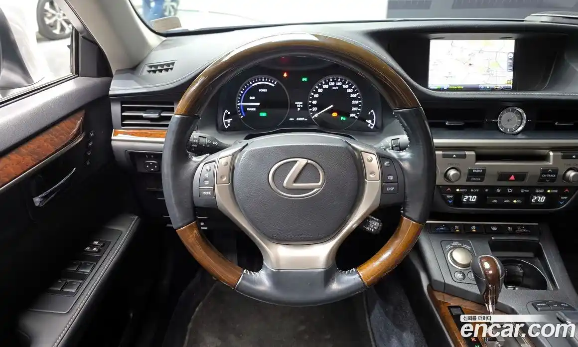 Lexus ES 2015 2.5 Автомат в Москве № 499659, фото 13