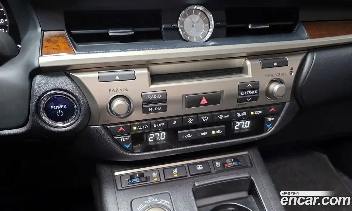 Lexus ES 2015 2.5 Автомат в Москве № 499659, фото 16