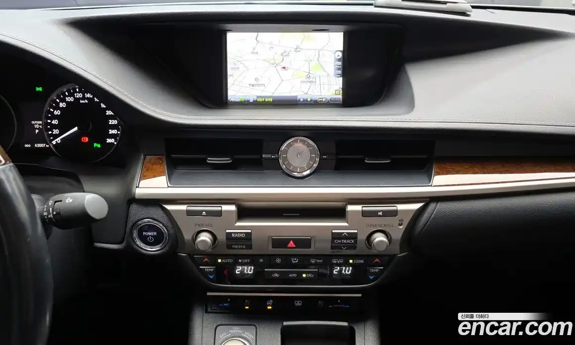 Lexus ES 2015 2.5 Автомат в Москве № 499659, фото 17