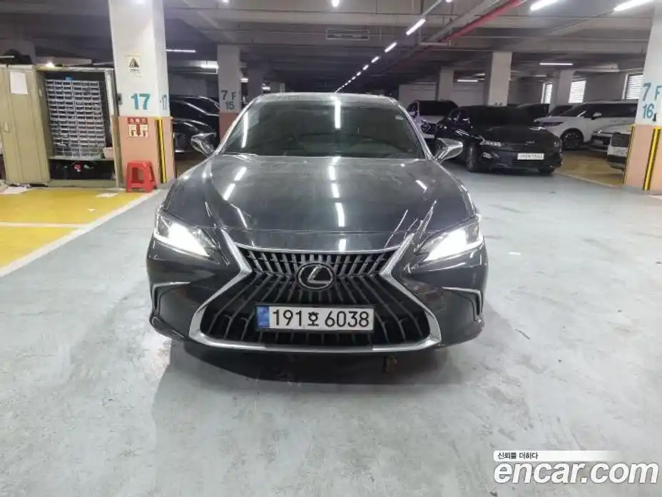 Lexus ES 2023 2.5 Автомат в Москве № 499660, фото 3