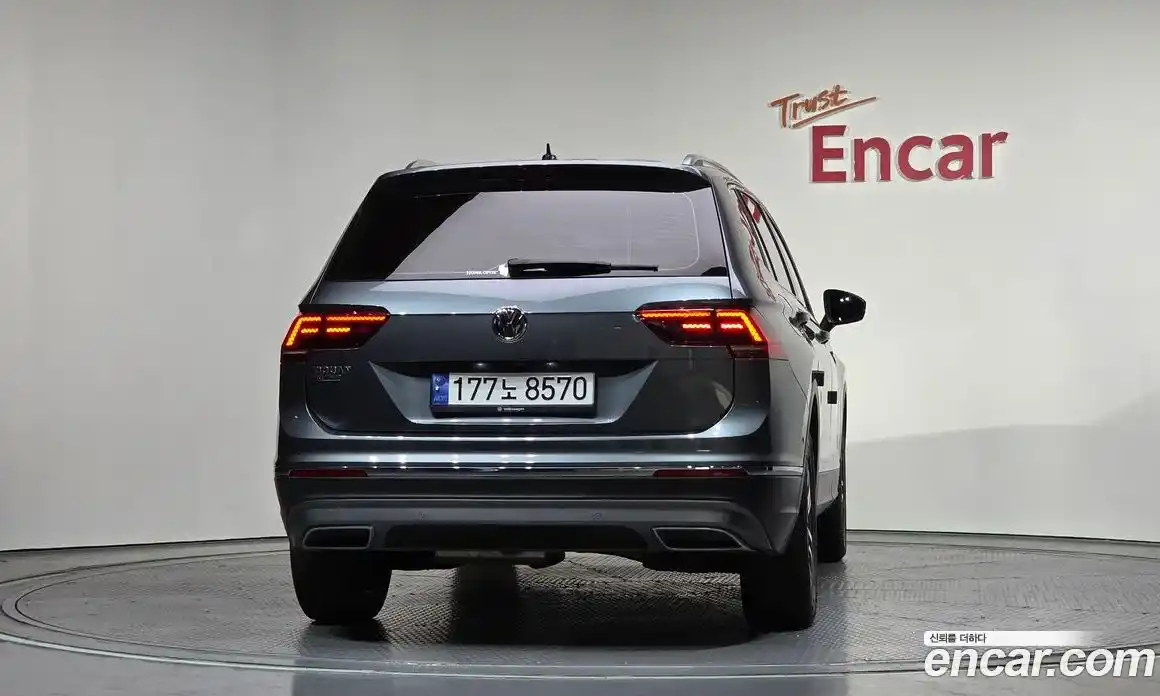 Volkswagen Tiguan 2020 2.0 Автомат в Москве № 499841, фото 3