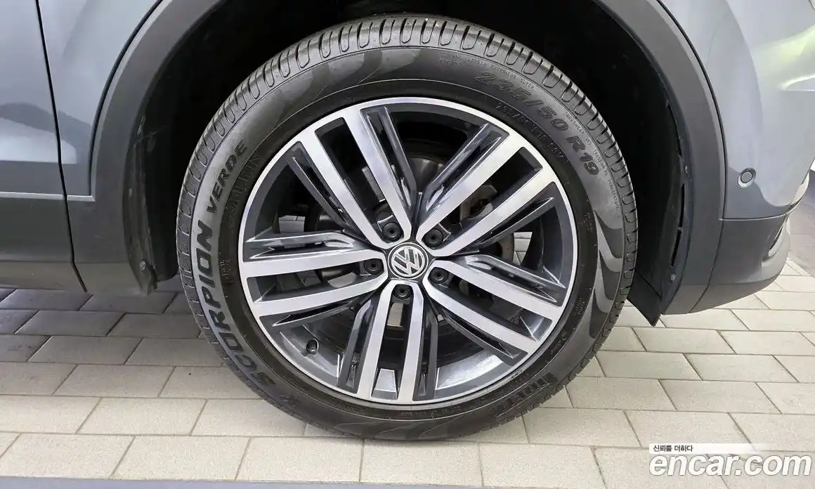 Volkswagen Tiguan 2020 2.0 Автомат в Москве № 499841, фото 4