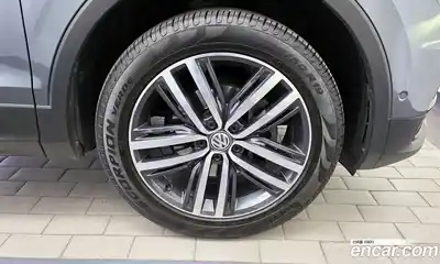 Volkswagen Tiguan 2020 2.0 Автомат в Москве № 499841, миниатюра 4