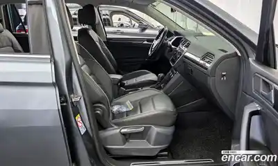 Volkswagen Tiguan 2020 2.0 Автомат в Москве № 499841, миниатюра 10