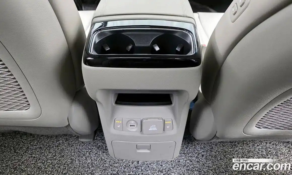 Kia Canival 2019 3.3 Автомат в Москве № 519528, фото 18