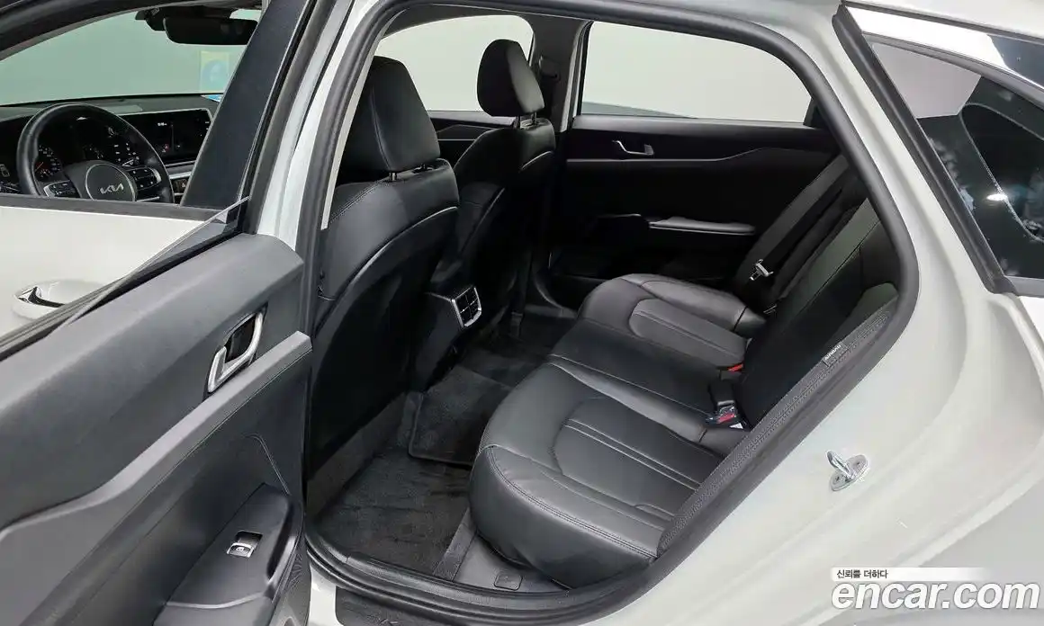 Kia K5 2022 2.0 Автомат в Москве № 522036, фото 13