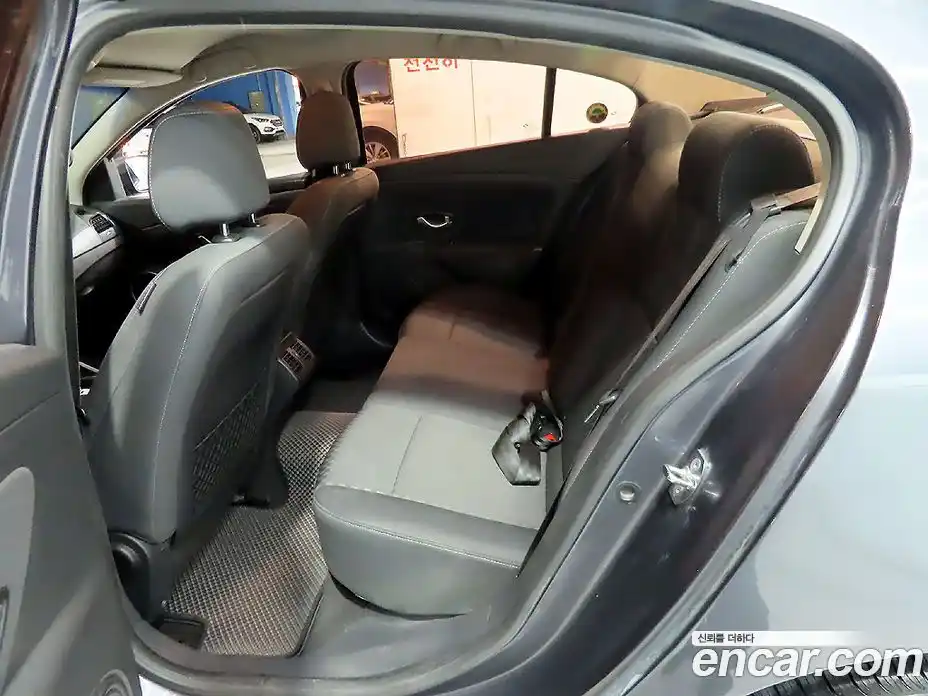 Renault SM3 2011 1.6 Автомат в Москве № 524535, фото 11