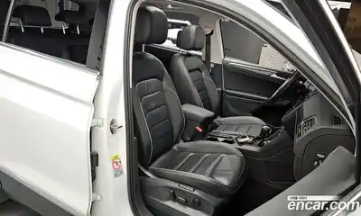 Volkswagen Tiguan 2020 2.0 Автомат в Москве № 529931, миниатюра 12