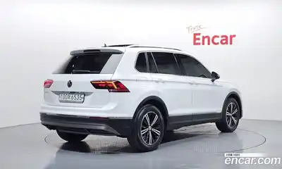 Volkswagen Tiguan 2020 2.0 Автомат в Москве № 529931, миниатюра 2