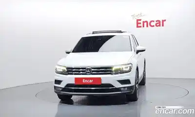 Volkswagen Tiguan 2020 2.0 Автомат в Москве № 529931, миниатюра 3