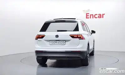 Volkswagen Tiguan 2020 2.0 Автомат в Москве № 529931, миниатюра 4