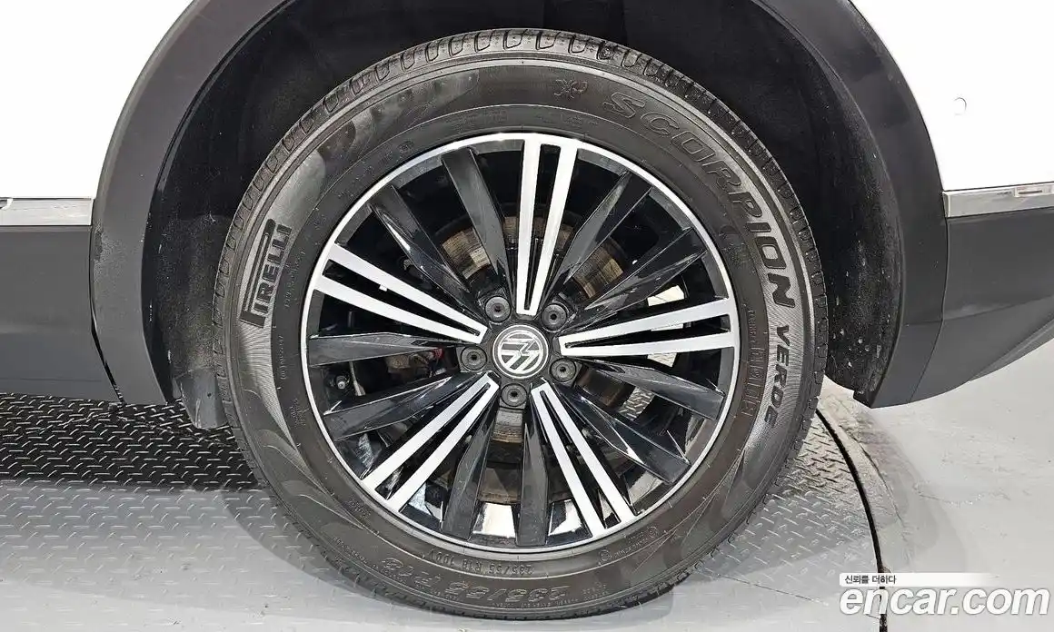 Volkswagen Tiguan 2020 2.0 Автомат в Москве № 529931, фото 5