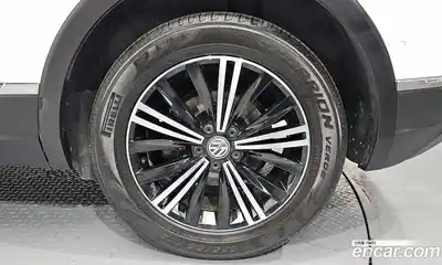 Volkswagen Tiguan 2020 2.0 Автомат в Москве № 529931, миниатюра 5