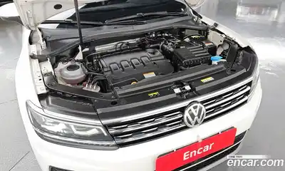 Volkswagen Tiguan 2020 2.0 Автомат в Москве № 529931, миниатюра 6