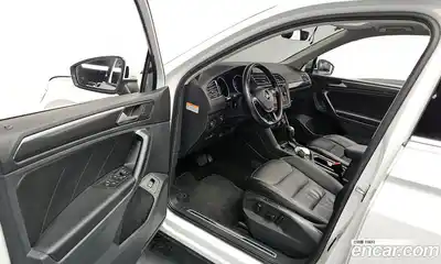 Volkswagen Tiguan 2020 2.0 Автомат в Москве № 529931, миниатюра 10