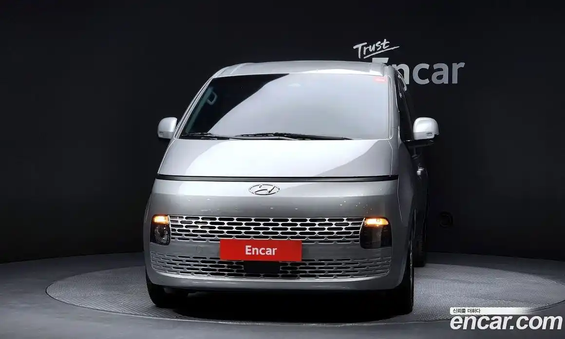 Hyundai Staria 2024 3.5 Автомат в Москве № 530270, фото 3