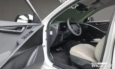 Kia Niro 2023 1.6 Автомат в Москве № 532656, миниатюра 11