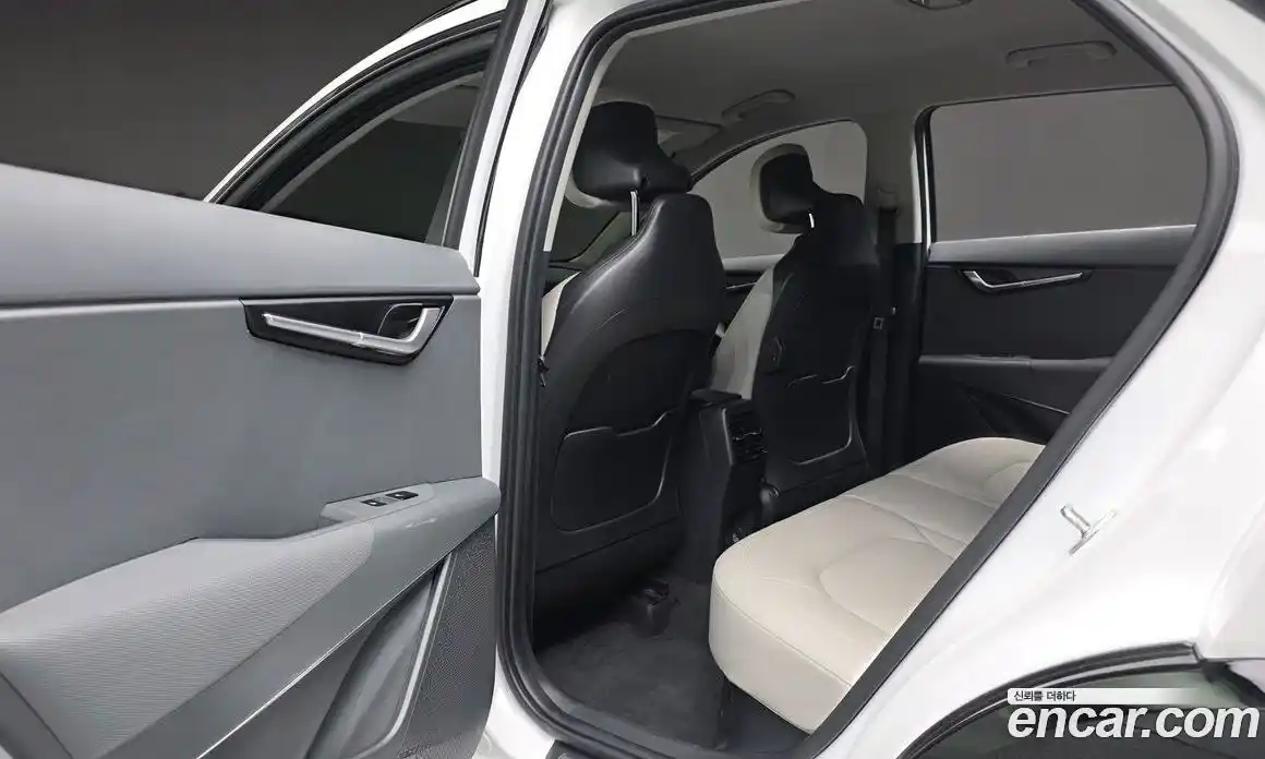 Kia Niro 2023 1.6 Автомат в Москве № 532656, фото 17