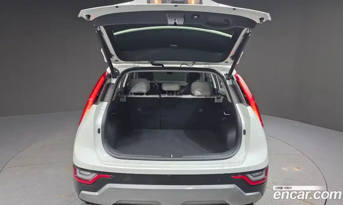 Kia Niro 2023 1.6 Автомат в Москве № 532656, фото 20