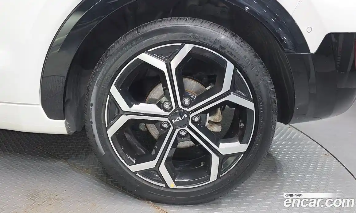 Kia Niro 2023 1.6 Автомат в Москве № 532656, фото 5