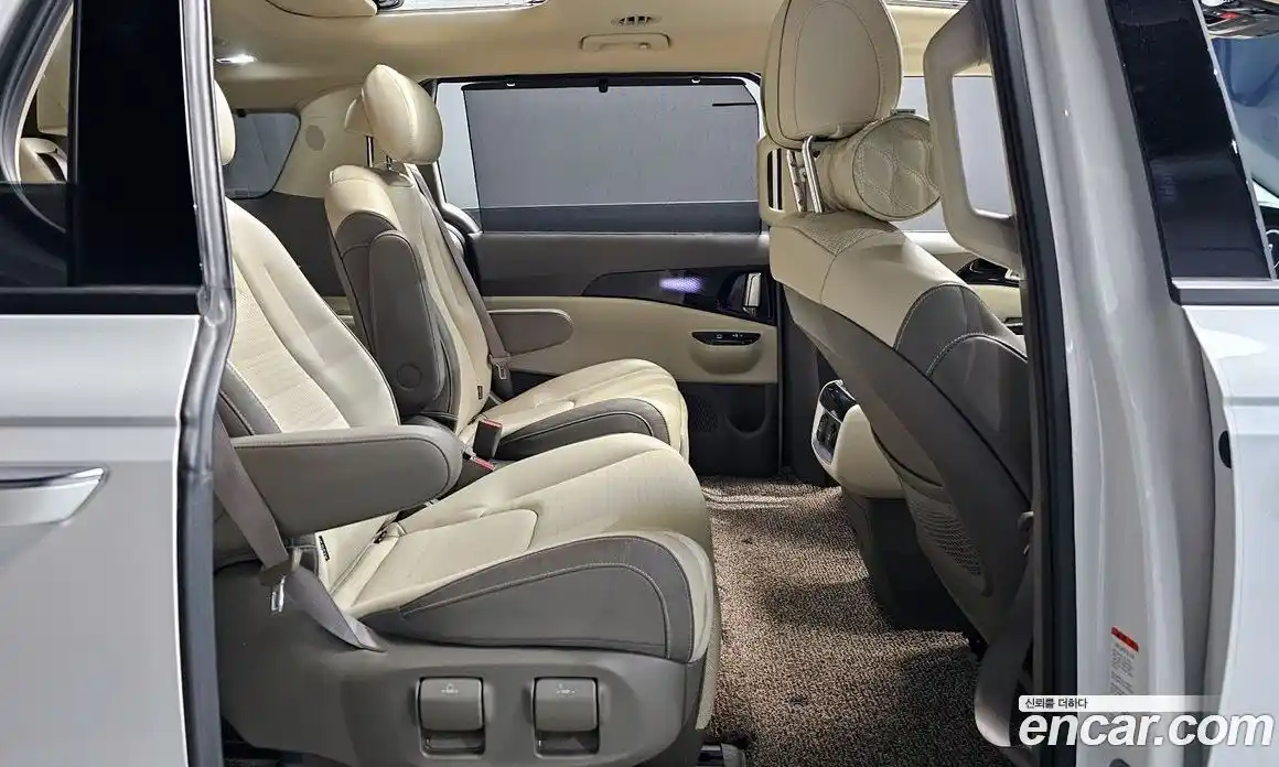 Kia Canival 2023 3.5 Автомат в Москве № 535220, фото 12