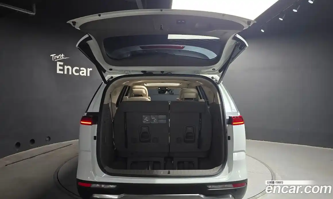 Kia Canival 2023 3.5 Автомат в Москве № 535220, фото 20