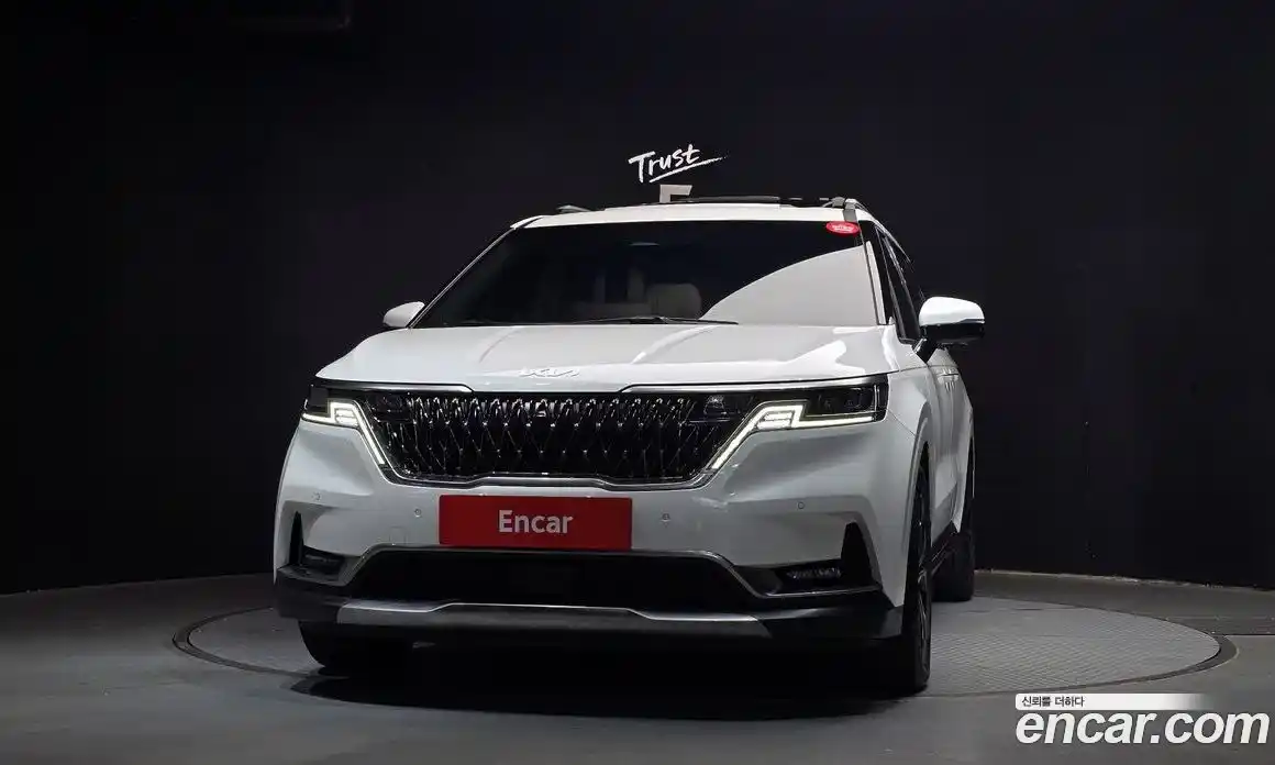 Kia Canival 2023 3.5 Автомат в Москве № 535220, фото 3