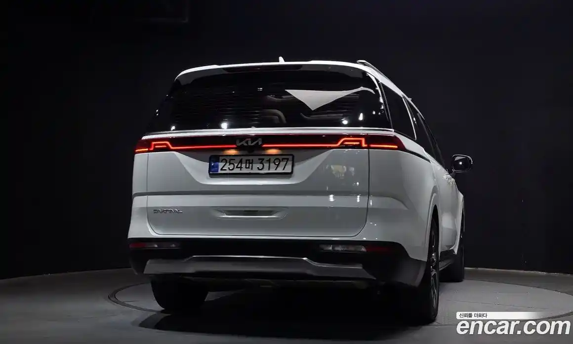 Kia Canival 2023 3.5 Автомат в Москве № 535220, фото 4