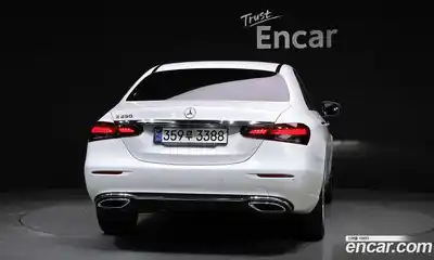 Mercedes-Benz E-Class 2021 2.0 Автомат в Москве № 542641, миниатюра 4