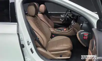 Mercedes-Benz E-Class 2021 2.0 Автомат в Москве № 542641, миниатюра 10