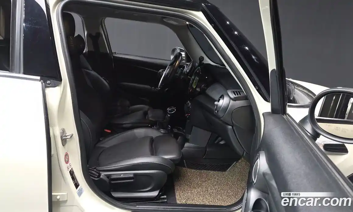 Mini Cooper 2016 1.5 Автомат в Москве № 546541, фото 11