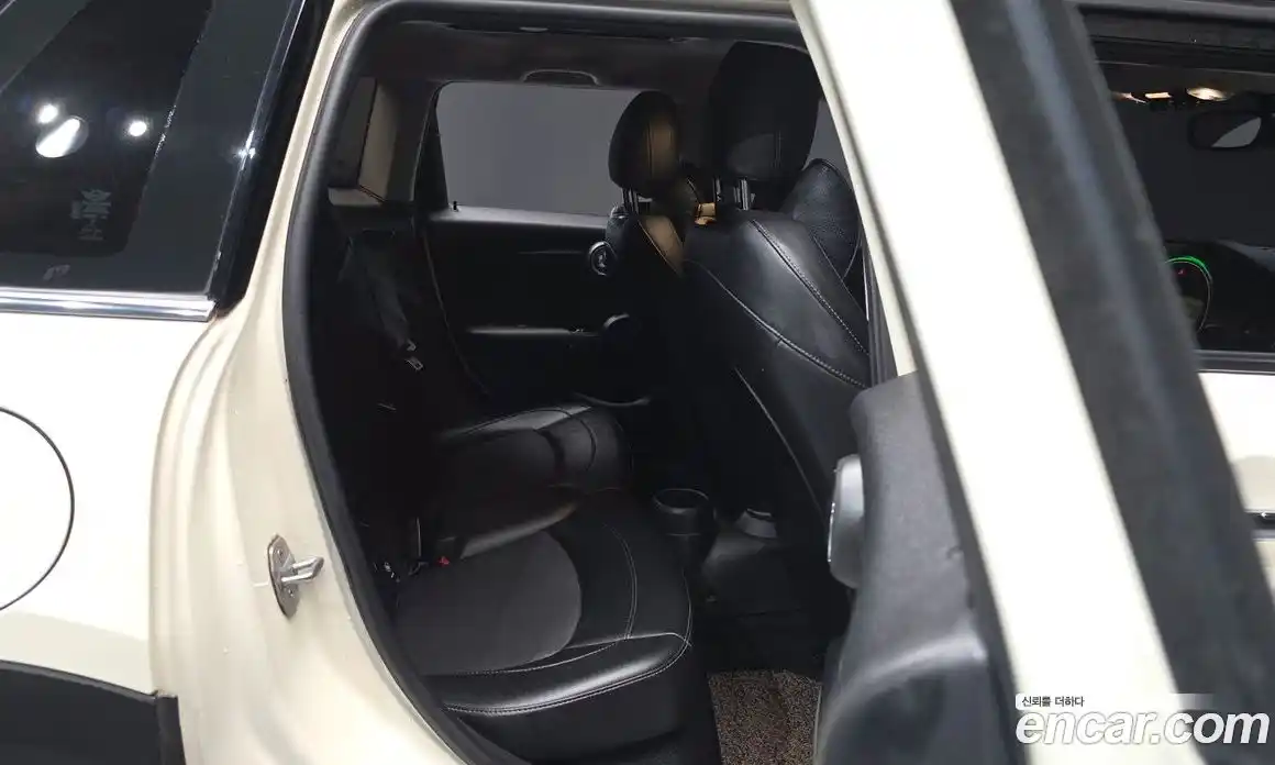 Mini Cooper 2016 1.5 Автомат в Москве № 546541, фото 12