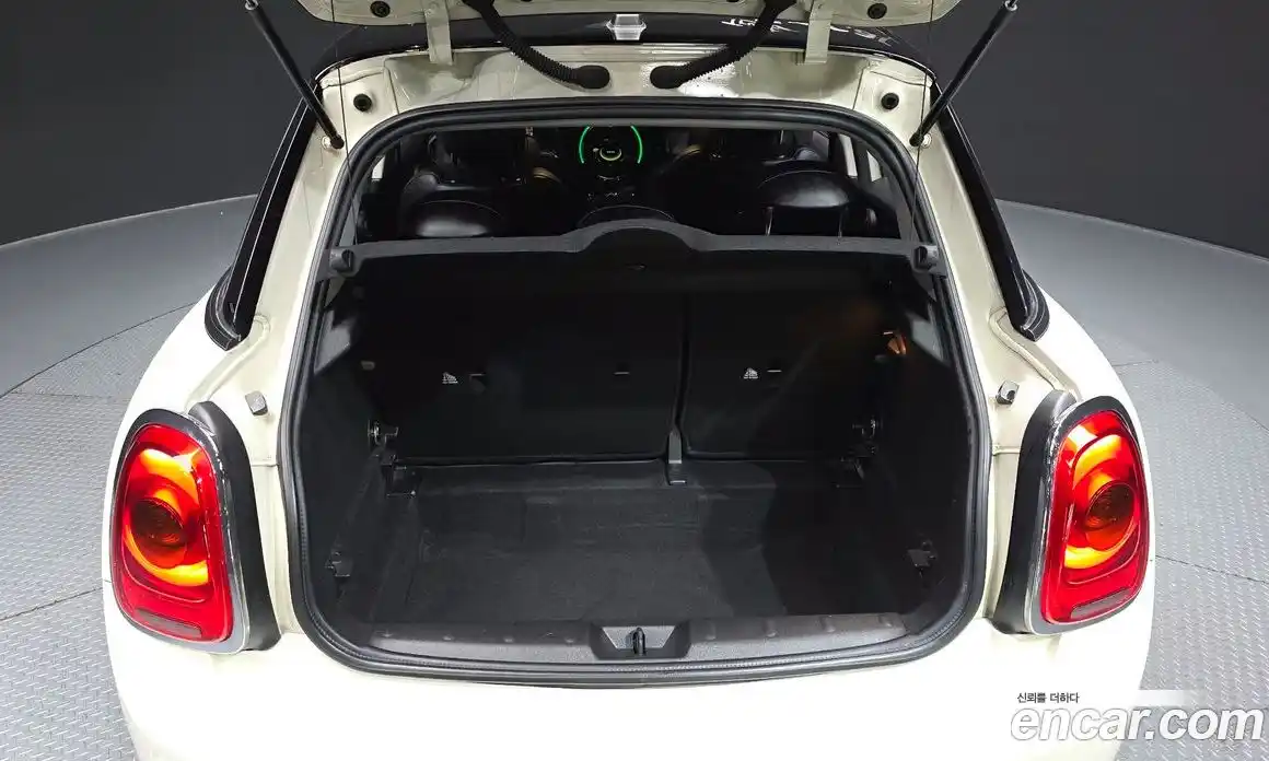 Mini Cooper 2016 1.5 Автомат в Москве № 546541, фото 20