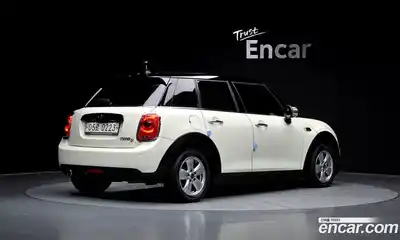 Mini Cooper 2016 1.5 Автомат в Москве № 546541, миниатюра 2