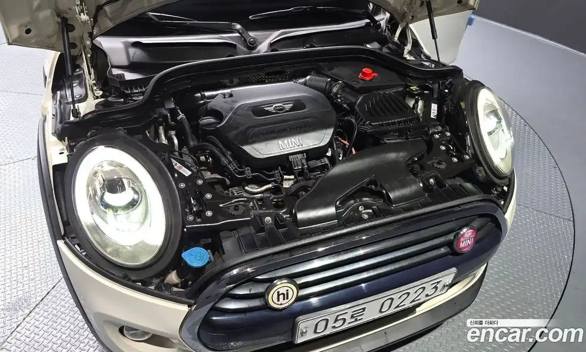 Mini Cooper 2016 1.5 Автомат в Москве № 546541, фото 6